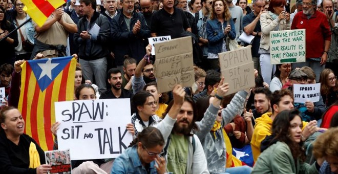 Concentración ante la delegación de Gobierno en Catalunya pidiendo diálogo / EFE