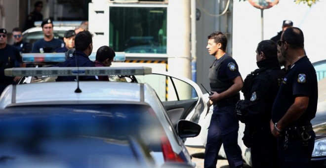Agentes de la policía griega durante un operativo (STR / EFE)