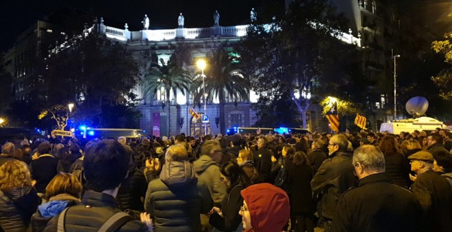 Concentració de protesta contra la repressió a la vora de Delegació del Govern