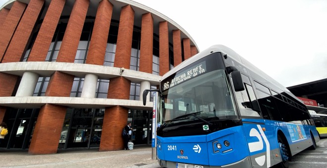 Un autobús de la EMT de la línea 86 sale de Atocha Renfe y se dirige a Villaverde Alto. EUROPA PRESS