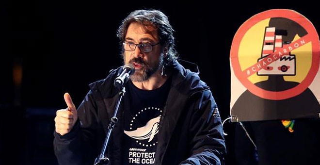 Javier Bardem llamó 'estúpidos' a Almeida y Trump durante su intervención en la Marcha por el Clima de Madrid. / KIKO HUESCA (EFE)