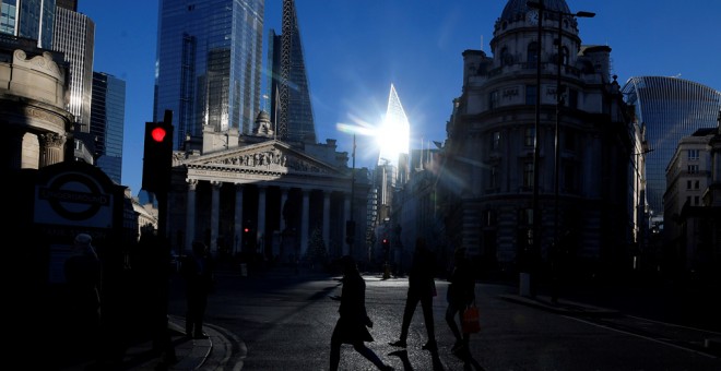 El edificio del Banco de Inglaterra, en la City londinense. REUTERS/Toby Melville