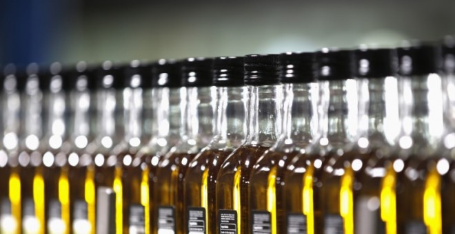 Botellas de aceite de oliva. REUTERS