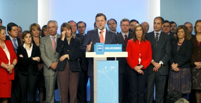 Rueda de prensa de la plana mayor del PP junto a Mariano Rajoy en Génova cuando se destapó el caso Gürtel en 2009.