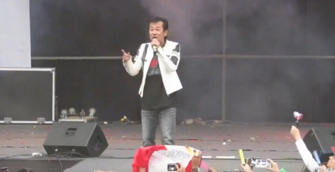 El cantante japonés, Hiroki Takashi, durante un espectáculo de 'Dragon Ball'./ YouTube