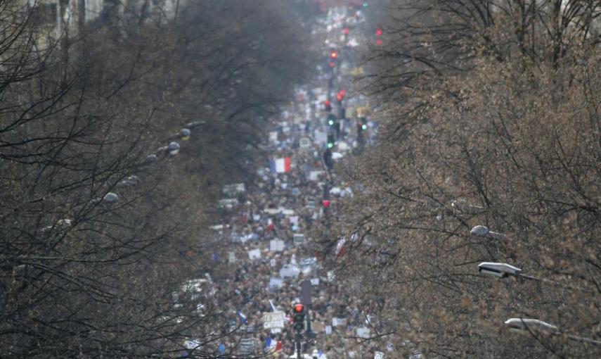 A general view shows hundreds of thousands of French citizens taking part in a solidarity march (Marche Republicaine) in the streets of Paris January 11, 2015. French citizens will be joined by dozens of foreign leaders, among them Arab and Muslim represe