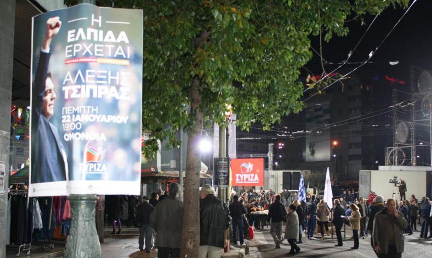 Seguidores y simpatizantes de Syriza llegan al lugar donde se ha celebrado el mitin de cierre de campaña, en Atenas. SARA SERRANO