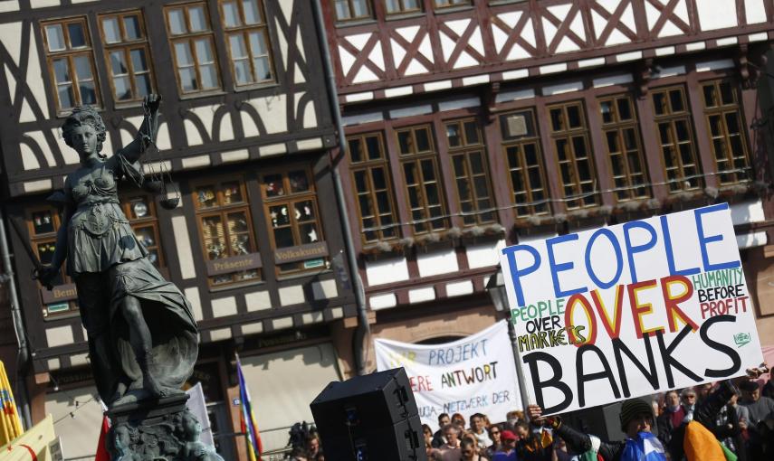 Concentración contra las políticas de austeridad en la UE en el centro histórico de Fráncfort. REUTERS/Kai Pfaffenbach