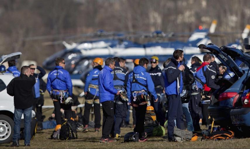 Los servicios de rescate franceses se preparan para reanudar la búsqueda para recuperar los restos del avión A320 de la compañía Germanwings que se estrelló el martes cuando efectuaba la ruta Barcelona-Düsseldorf, lo que causó la muerte de sus 150 ocupant