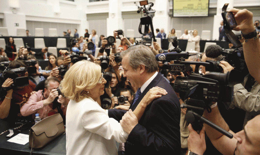 Manuela Carmena, futura alcaldesa, a su llegada al Palacio de Cibeles para la toma de posesión del cargo. EFE