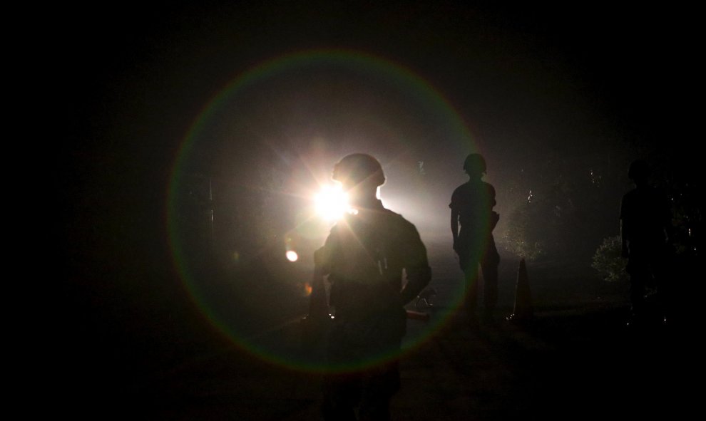 Soldados surcoreanos montan guardia cerca de la zona desmilitarizada que separa las dos Coreas en Yeoncheon. REUTERS