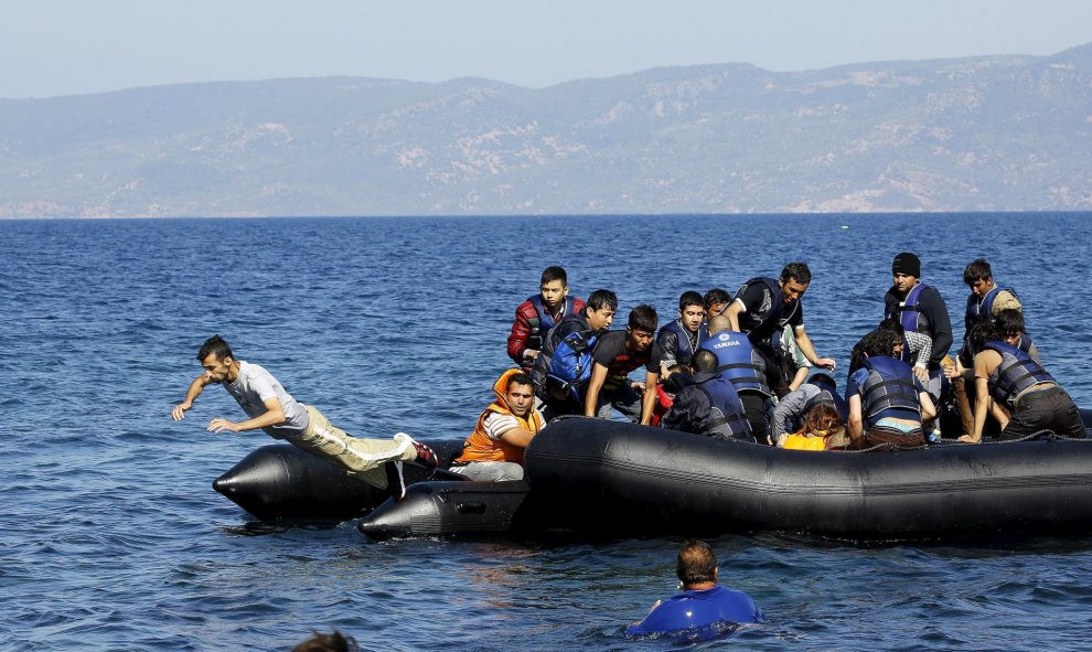 El afgano que se lanzó al mar sin chaleco salvavidas en un momento de desesperación al romperse la lancha antes de llegar a Lesbos./ EUROPA PRESS