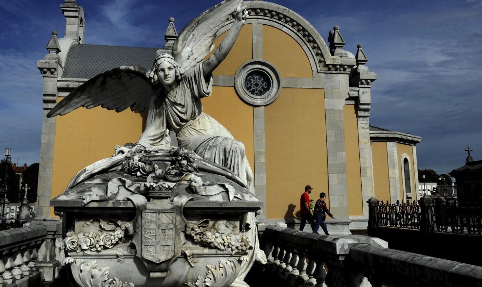 El panteón de la Marquesa de San Juan de Nieva, en el cementerio de La Carriona, en Avilés, que ha sido elegido como la Mejor Escultura Funeraria de España. REUTERS/Eloy Alonso