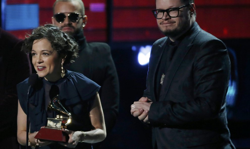 Natalia Lafourcade obtuvo cuatro trofeos: canción del año, grabación del año, mejor álbum de música alternativa y mejor canción alternativa, todos ellos por "Hasta la raíz".- REUTERS