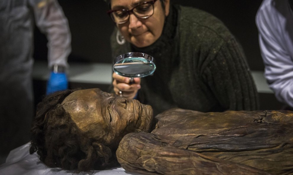 El Museo Arqueológico de Madrid acoge la momia guanche del Barranco de Herques. EFE/Emilio Naranjo