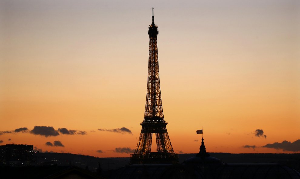 Atardecer en París, Francia. REUTERS/Charles Platiau