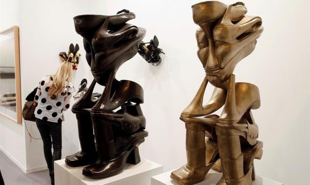 Esculturas 'The Worrier', de Willie Cole, obras que la Galería Beta Pictoris, de Alabama (EEUU) expone en la Feria Internacional de Arte Contemporáneo, ARCO 2016. EFE/Juan Carlos Hidalgo