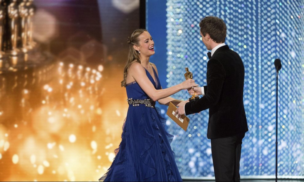 Brie Larson también confirmó los pronósticos y se hizo con el Oscar a la mejor actriz por su trabajo en La Habitación..- EFE
