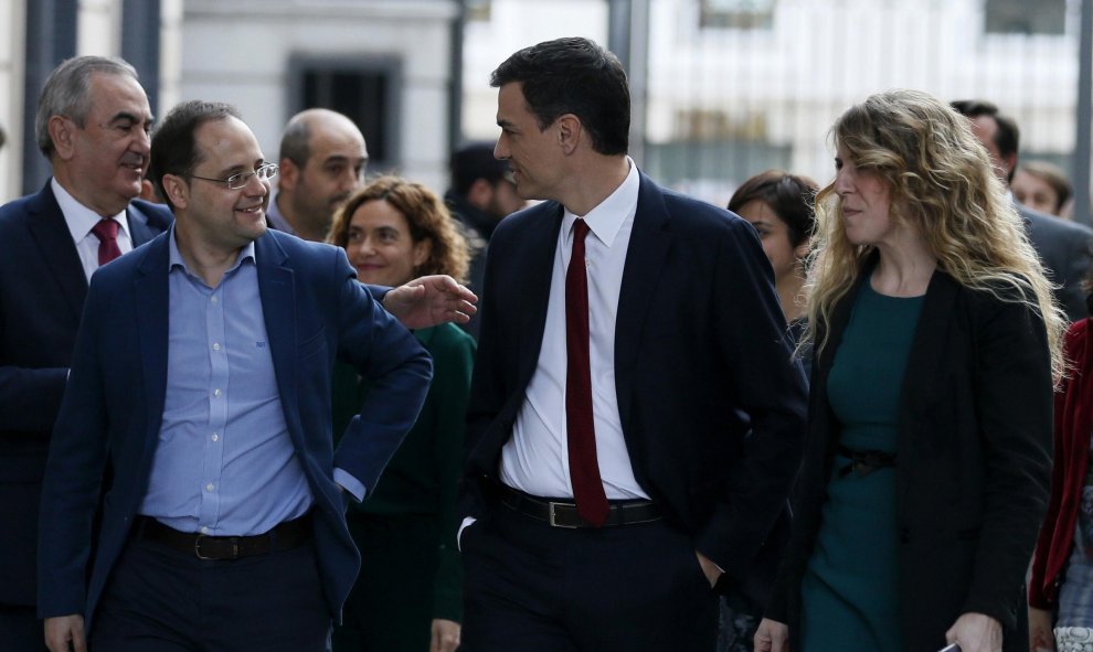 Pedro Sánchez, líder del PSOE, a su llegada al Congreso antes de la segunda votación para su investidura. EFE/Juanjo Martín