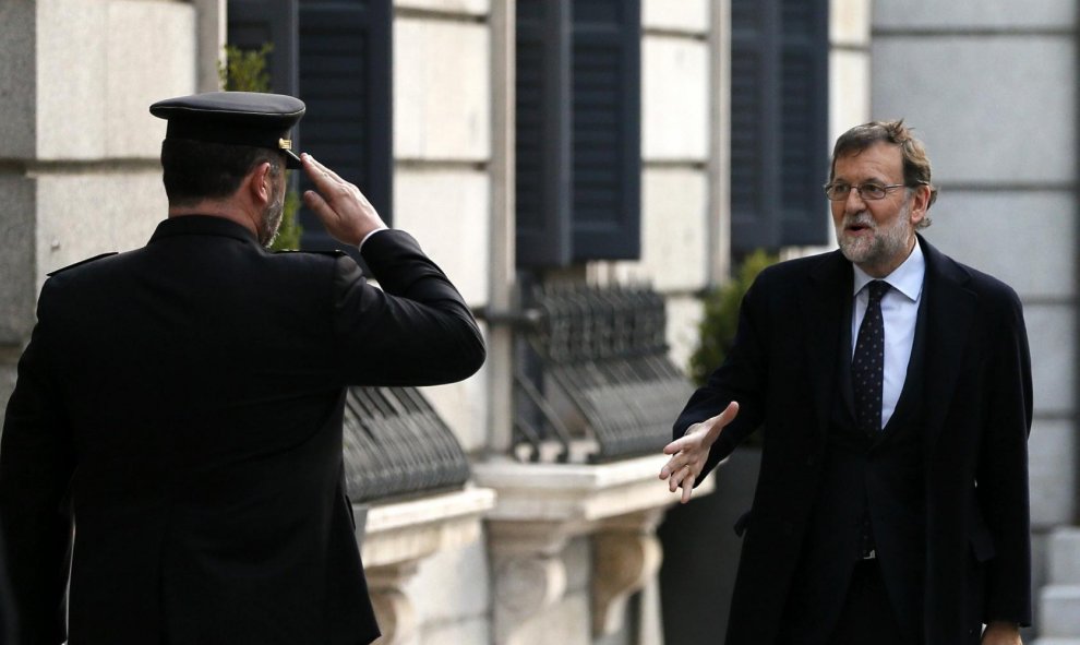 El presidente del Gobierno en funciones, Mariano Rajoy, llega al Congreso de los Diputados. EFE/JuanJo Martín