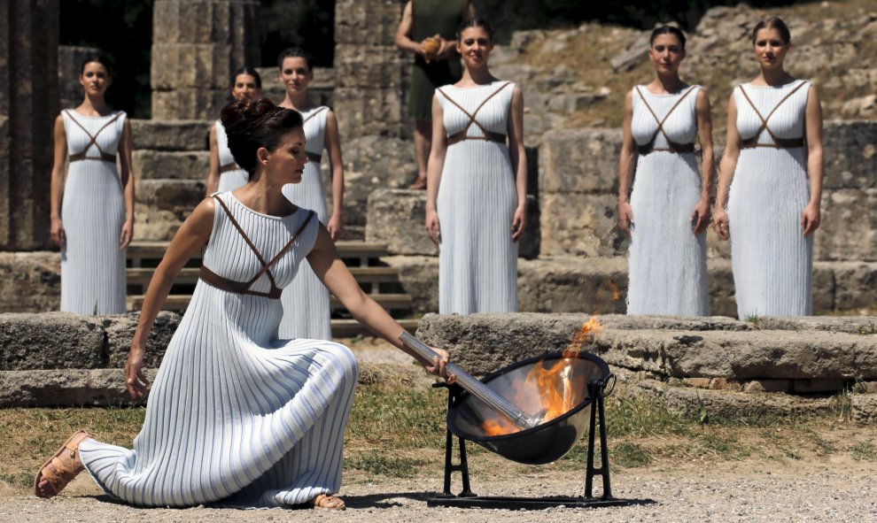 Ensayo general de la ceremonia de encendido de la llama Olímpica para los Juegos Olímpicos de Río 2016 en la antigua Olimpia, Grecia REUTERS/Yannis Behraki
