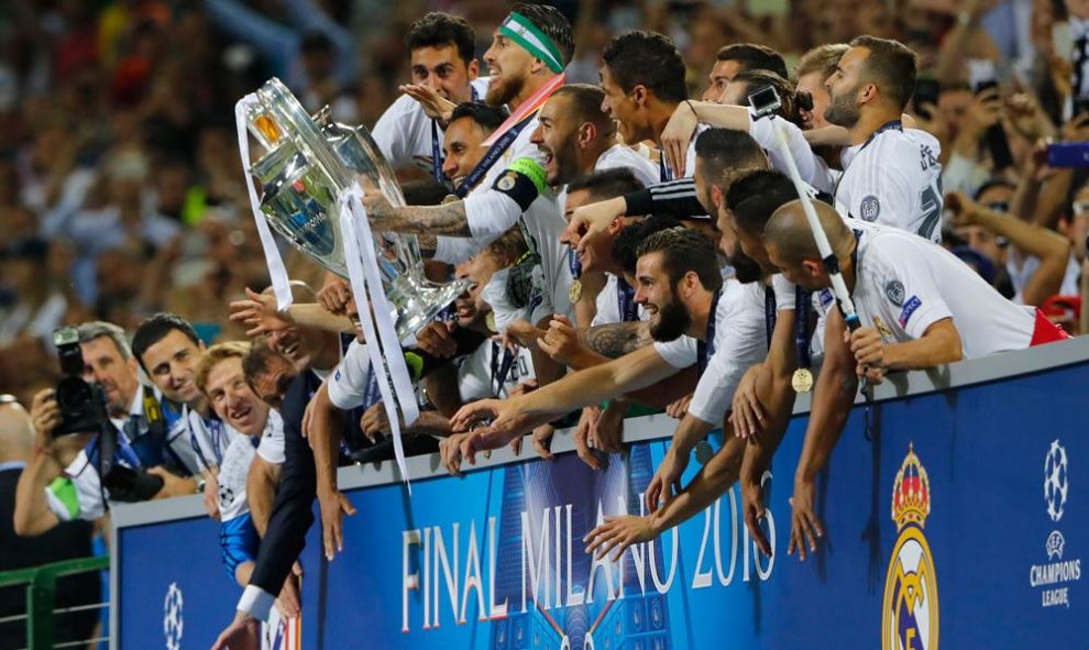 Los jugadores del Real Madrid celebran la Undécima en Milán. /REUTERS