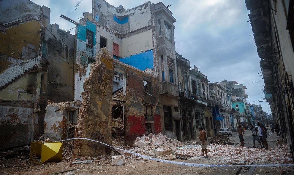 Un edificio derruido en La Habana. - AFP