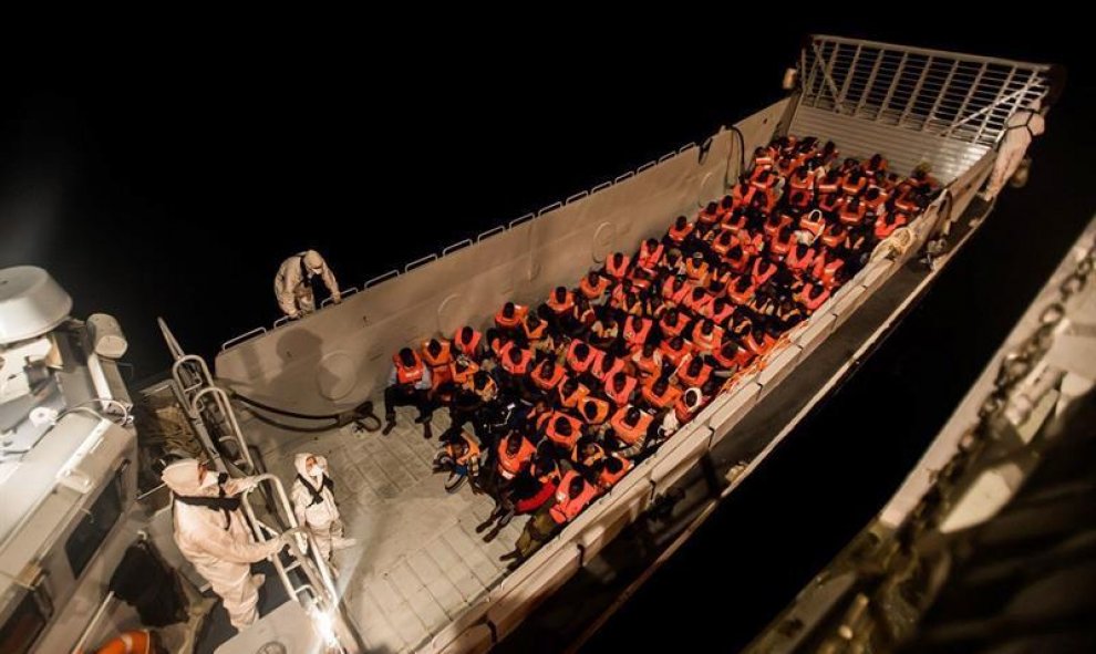 11/06/2018.- Rescate en alta mar, en la madrugada del domingo 10 de junio, de parte de los 629 inmigrantes que han sido rescatados por el barco "Aquarius", al que se le ha impedido atracar en Italia y Malta. El presidente del Gobierno español dio hoy inst