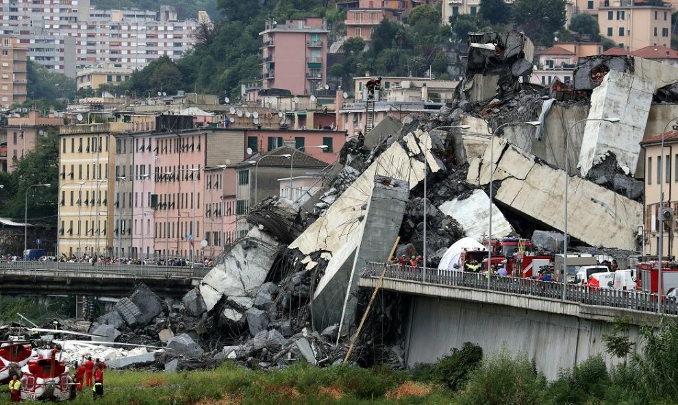 El puente de Morandi derrumbado en la ciudad portuaria italiana de Génova es uno de los más graves de este tipo de infraestructuras en Europa en los últimos años. / REUTERS - Stefano Rellandini