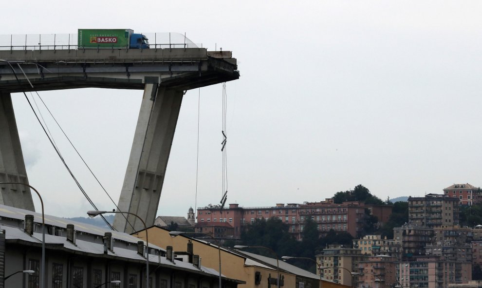 El viaducto mide 1.182 metros de longitud y tiene una altura de cerca de 100 metros. / REUTERS - Stefano Rellandini