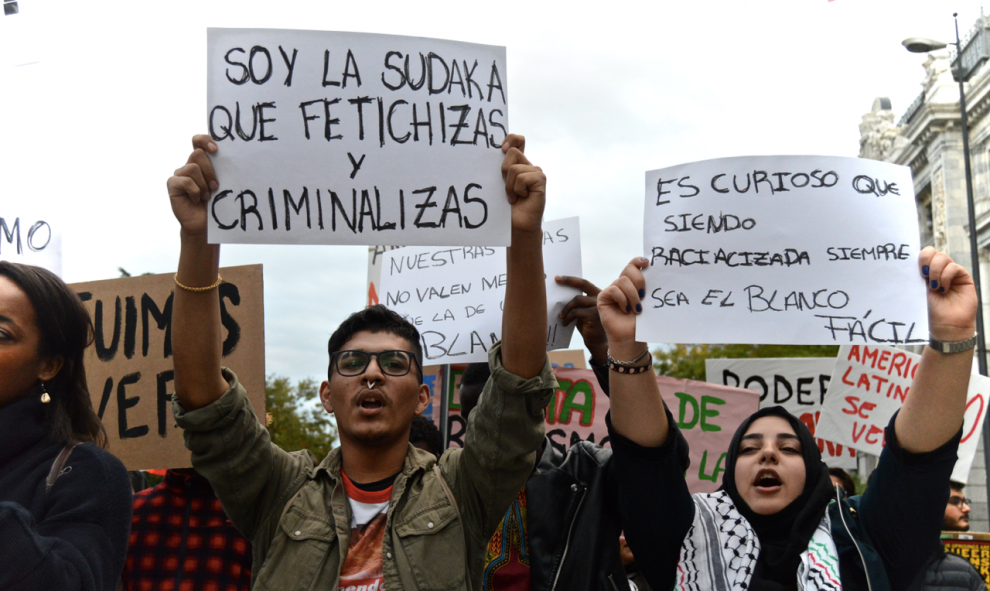 Cientos de personas se han concentrado en Cibeles en contra del racismo - Arancha Ríos