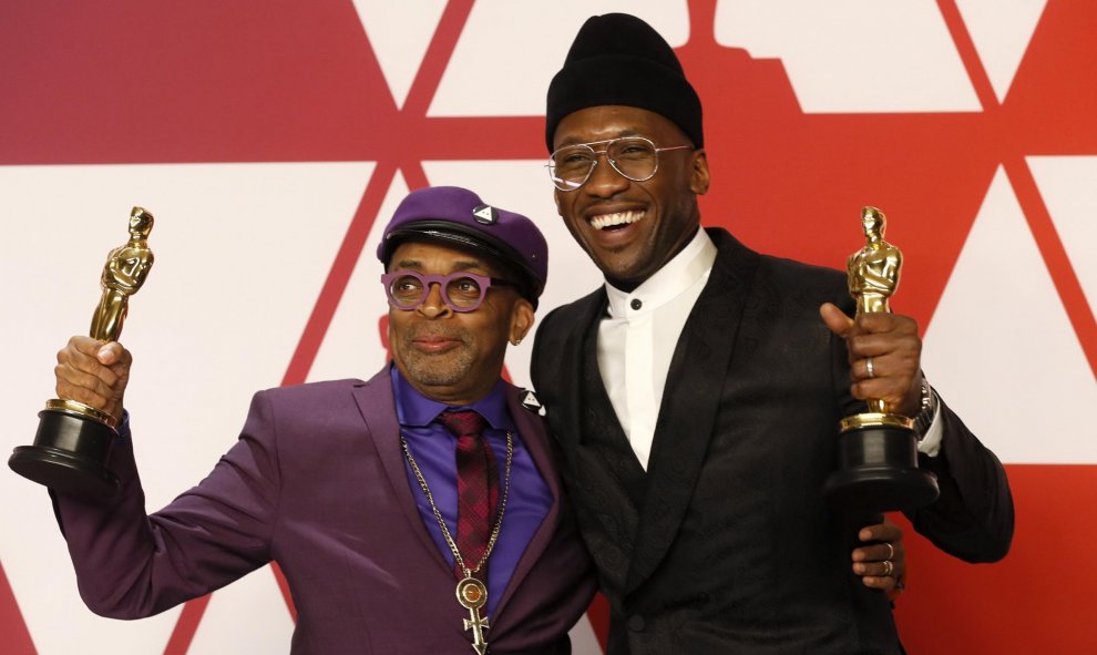Spike Lee ganó el premio al Mejor Guion Adaptado por 'BlacKkKlansman' y Mahershala Ali ganó por Mejor Actor de Reparto por ‘Green Book’ | EFE/ Etienne Laurent