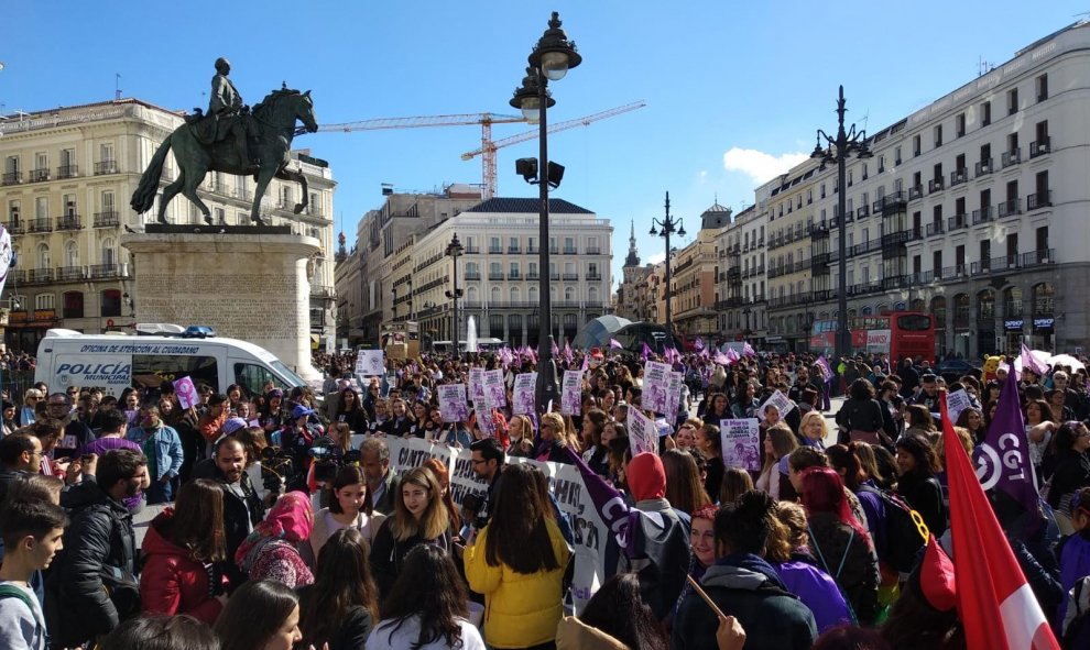 Momentos previos a la manifestación de estudiantes convocada en la plaza del Sol.- FERMÍN GRODIRA