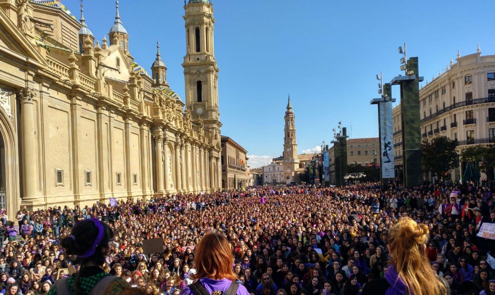 La Plaza del Pilar de Zaragoza durante la movilización.- EDUARDO BAYONA