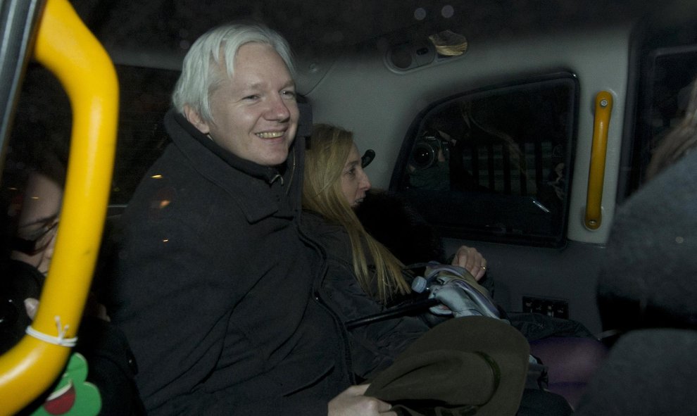 El fundador de Wikileaks, en una de sus últimas imágenes antes de acceder a la embajada de Ecuador. Febrero de 2012. - CARL COURT / AFP