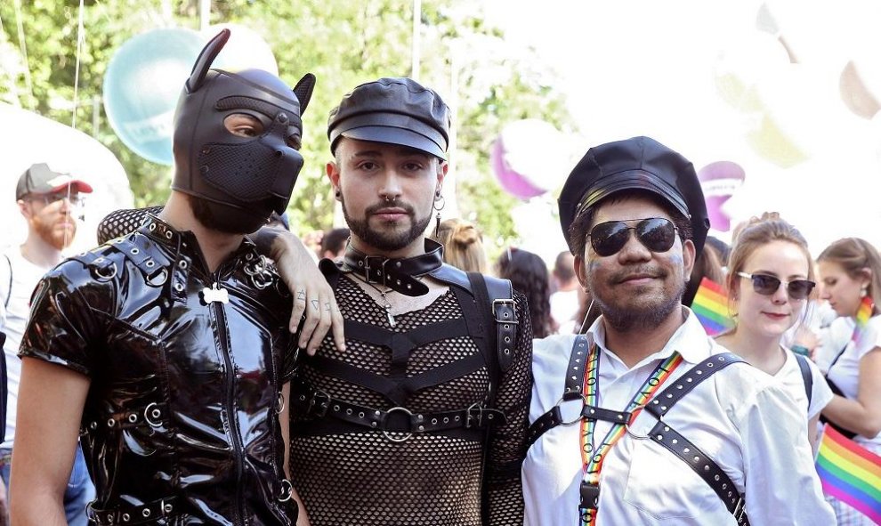 Algunos participantes en la manifestación del Orgullo 2019 esta tarde en Madrid, bajo el lema “Mayores Sin Armarios: ¡Historia, Lucha y Memoria! Por una ley estatal". EFE/JJ Guillén