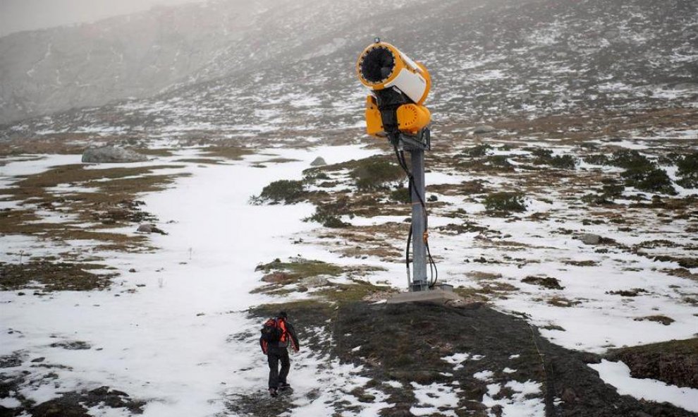 Primeras nieves en la estación de esquí de Alto Campoo en Cantabria./ Pedro Puente Hoyos