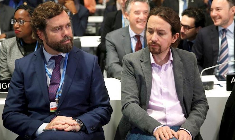 02/12/2019.- El líder de Unidas Podemos, Pablo Iglesias (c) y el diputado por Vox, Iván Espinosa de los Monteros en la Cumbre del Clima. / EFE - EMILIO NARANJO