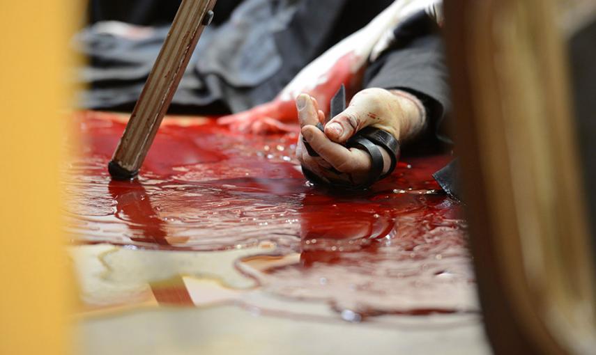 El cuerpo de un devoto judío, en la escena del ataque a una sinagoga en Jerusalén, en una imagen procedente de la Oficina de Prensa del Gobierno Israelí. // KOBI GEDEÓN (GPO)