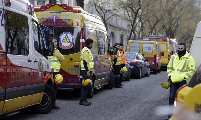 Varias ambulancias del SAMUR en los alrededores de la calle Génova de Madrid. /EFE