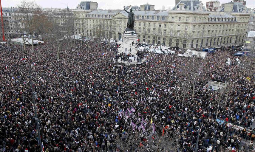A general view shows Hundreds of thousands of people gathering on the Place de la Republique to attend the solidarity march (Rassemblement Republicain) in the streets of Paris January 11, 2015. French citizens will be joined by dozens of foreign leaders,