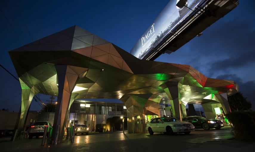 La  Helios House, una estación para repostar gas en Los Angeles, California (EEUU). REUTERS/Mario Anzuoni