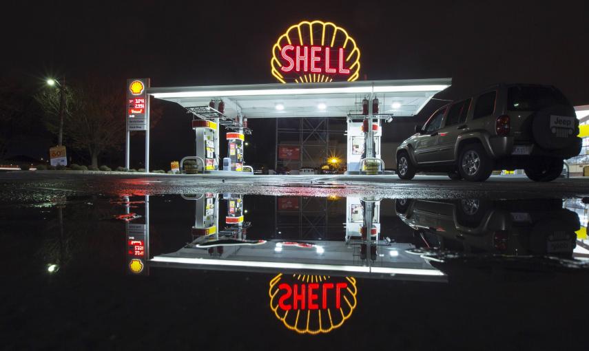Una gasolinera de Shell en Cambridge, Massachusetts (EEUU), REUTERS/Brian Snyder