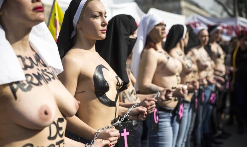 Las Femen reivindican los derechos de la mujer frente a la religión en París. /EFE