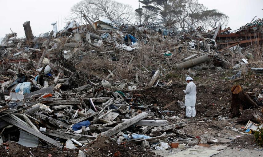 Norio Kimura, 49 años, perdió a su padre, mujer e hija el 11 de marzo de 2011 en el tsunami, cerca de Okuma al lado de TEPCO./ REUTERS-Toru Hanai