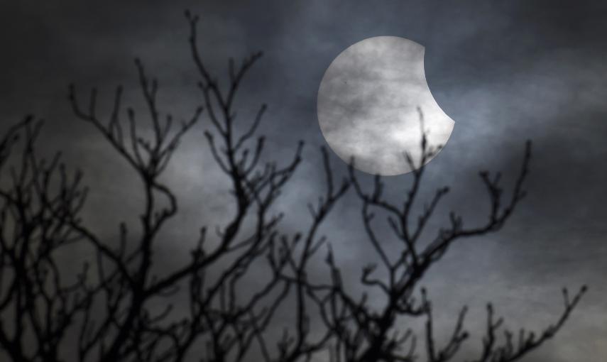 El eclipse parcial de sol cerca de Bridgwater, en el suroeste de Inglaterra. REUTERS/Toby Melville