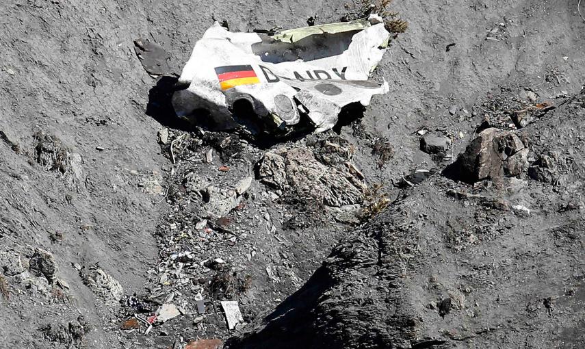 Restos del Airbus A320 de Germanwings en los alpes franceses. /EMMANUEL FOUDROT (REUTERS)