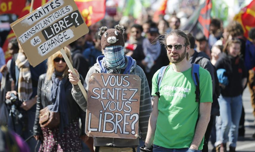 Manifestantes contra el TTIP en Bruselas. EFE/EPA/JULIEN WARNAN