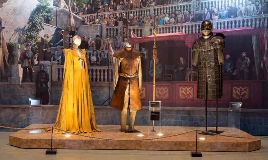 Trajes de portan Oberyn Martell y Gregor Clegane en su famoso combate. /CANAL +