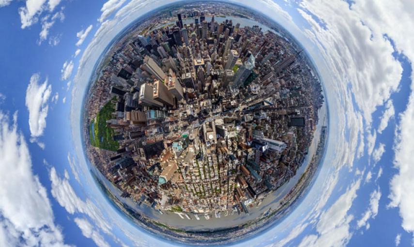 Nueva York, la ciudad que nunca duerme. Los rascacielos parecen llegar casi hasta el mismísimo cielo / AirPano